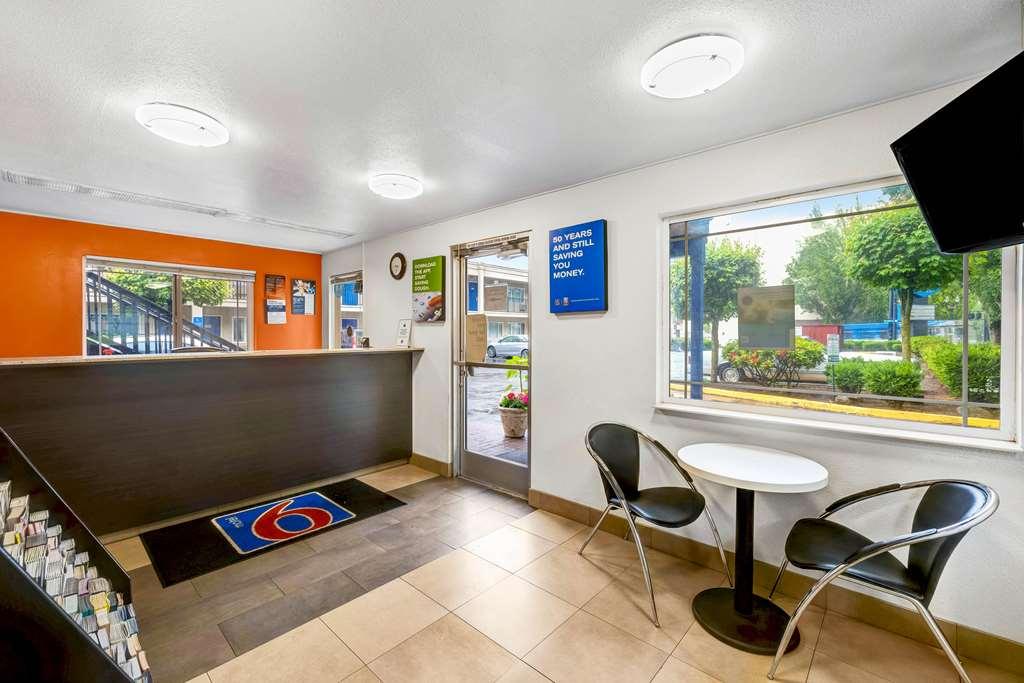 Motel 6 Portland Downtown - Convention Center Dalaman gambar